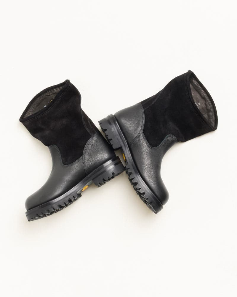 Black work boot