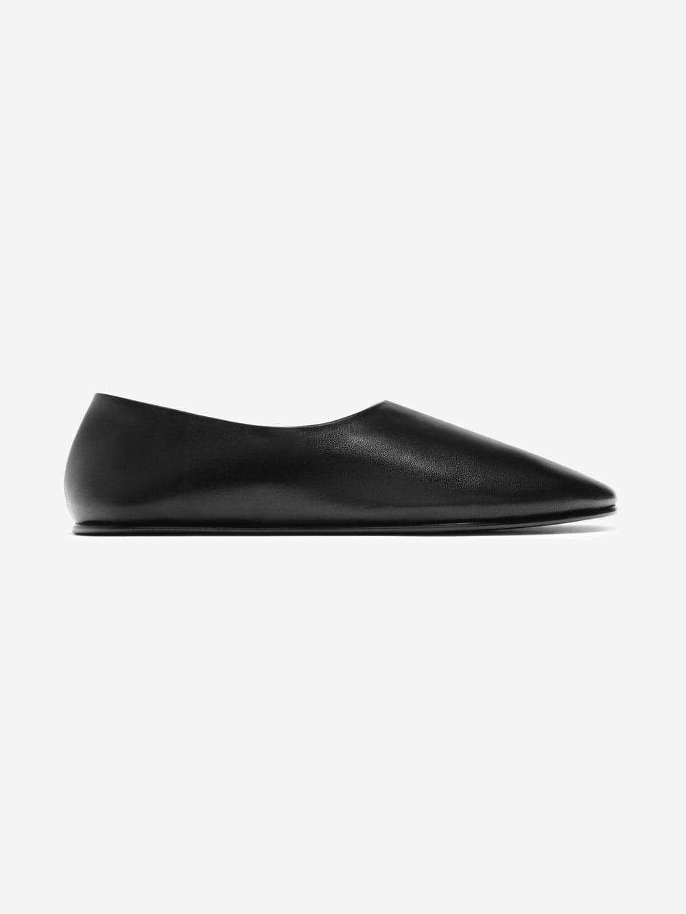 Black leather ballerino